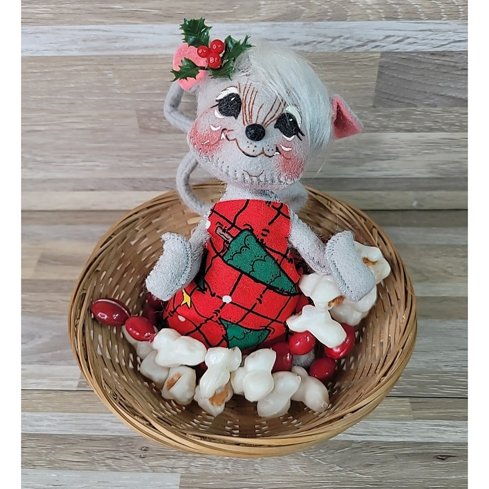 1999 Annalee Christmas Mouse in Popcorn Basket Old Vintage Stock Great Condition